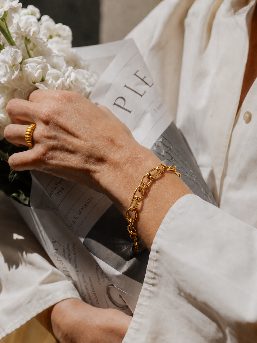 Photo lifestyle du bracelet Éclat de la marque de bijoux Adaelya