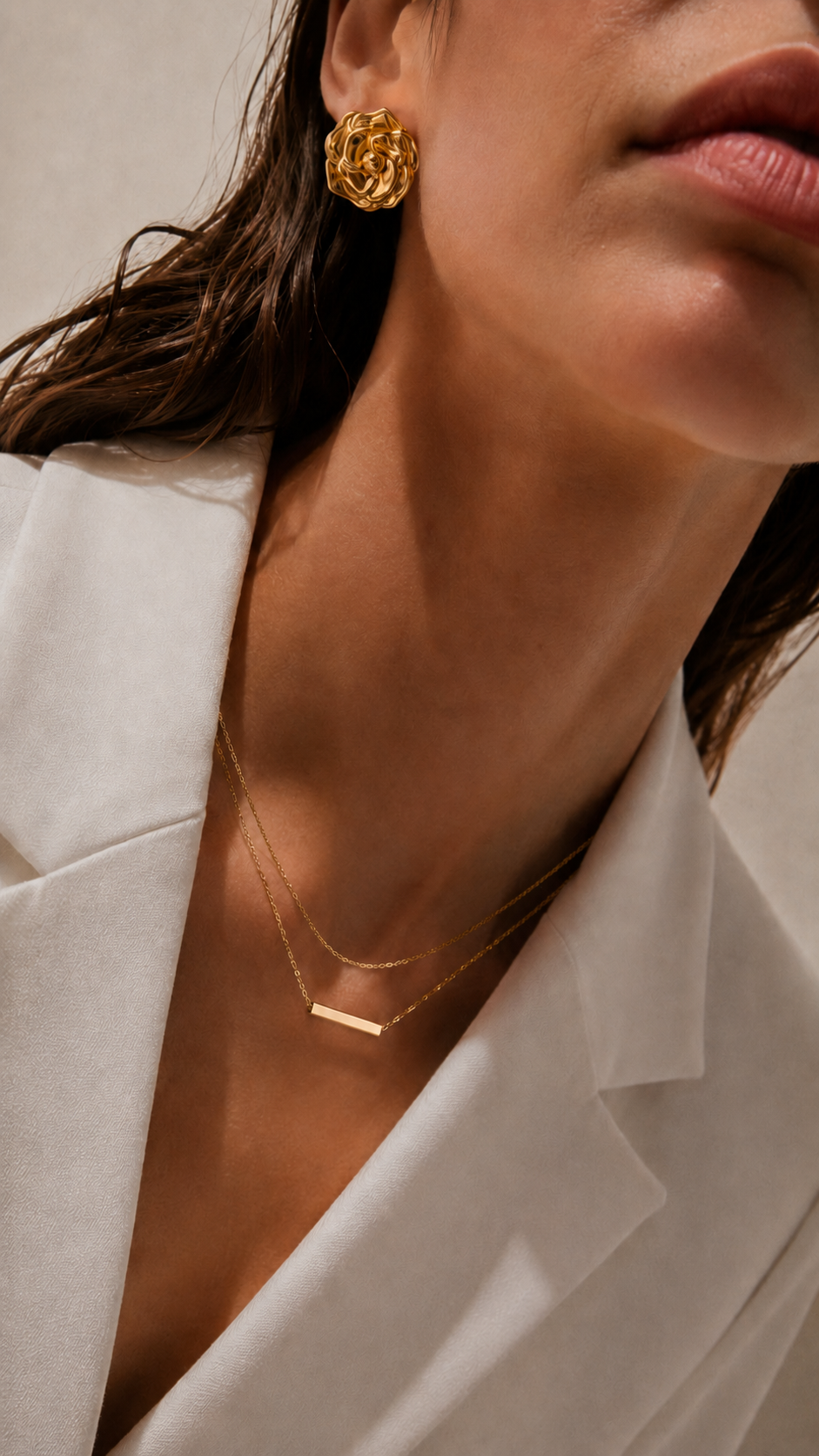 Photo lifestyle du double collier Linéa de la marque de bijoux Adaelya