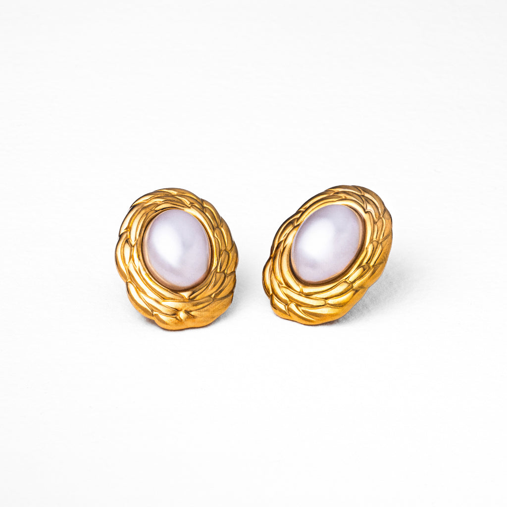 Photo des boucles d'oreille Opaline de la marque de bijoux Adaelya