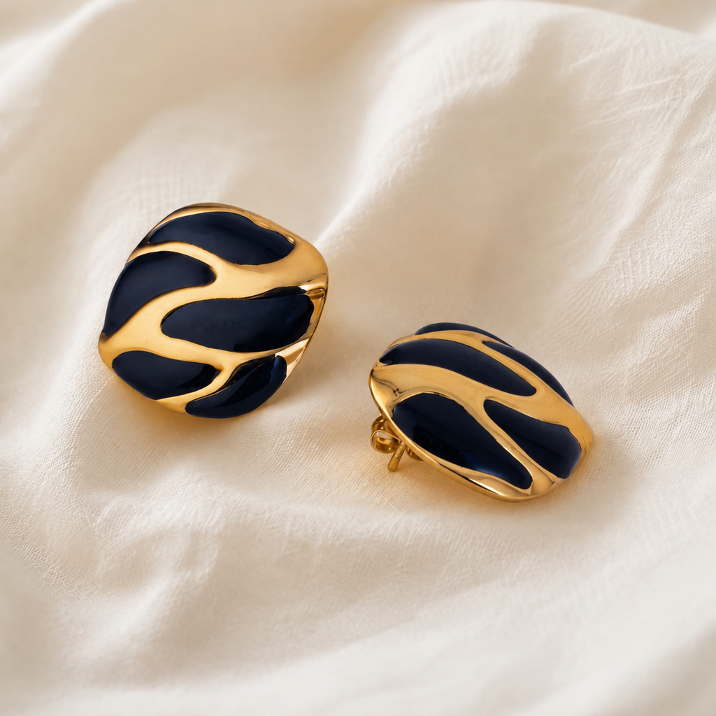 Photo des boucles d'oreille Vesper de la marque de bijoux Adaelya